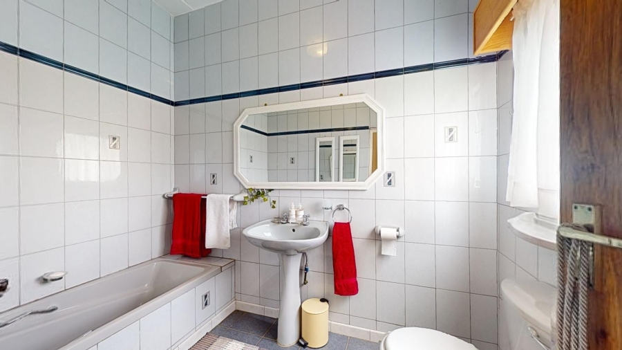 6 Bedroom Property for Sale in Van Der Hoff Park North West